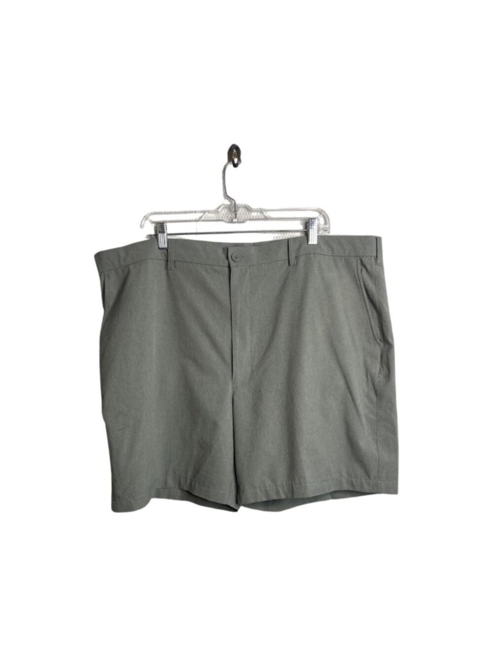 Roundtree & Yorke Performance men shorts in a gray color. Size 46, chino style.